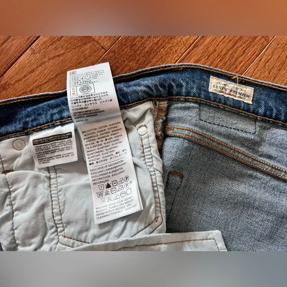 Levi’s 501 s Women’s Classic Blue Button-Fly Denim Jeans - Picture 4 of 11